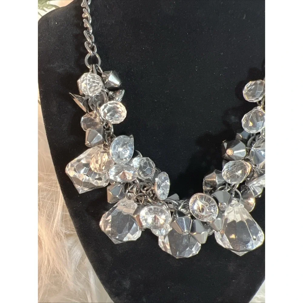 FAB CLEAR CRYSTAL DANGLE CLUSTER ON HEMATITE BOLD CHAIN NECKLACE